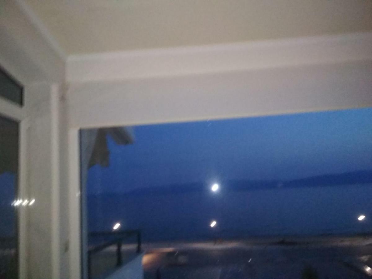 Luxury Sea View Appartement Ofrínion Buitenkant foto